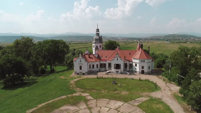 Țara celor peste 1000 de castele și conace. Statul stă pe o comoară din care nu știe să scoată bani