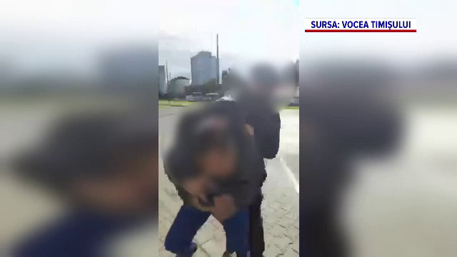 Scandal în autobuz. Doi călători au fost luați la bătaie de controlori pentru că nu aveau bilete