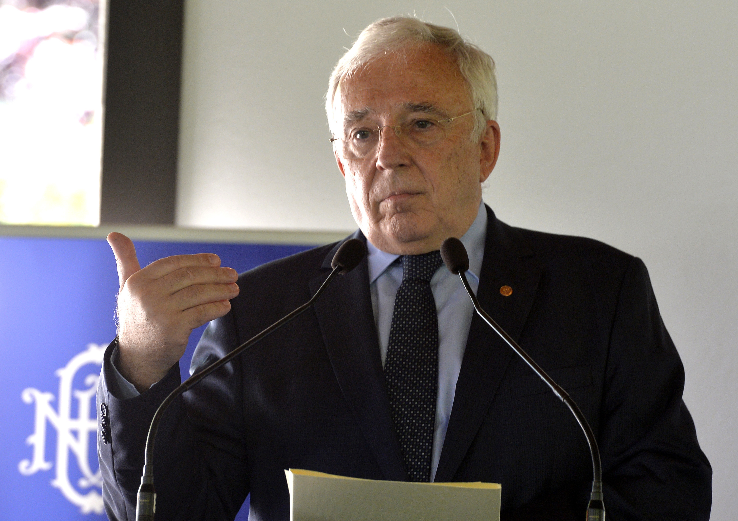 Mugur Isărescu îl critică pe premier: ”Ești economist sau visător?”. Despre inflație: ”Cine plăteşte nota? Tocmai cei săraci”