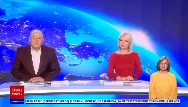 Inconștiență fără limite. Momentul șocant în care o femeie a fost la un pas de a fi lovită în plin de un tren