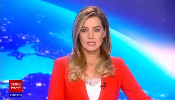 VIDEO. Doi poliţişti, cercetaţi disciplinar după ce au strigat după o femeie pe stradă: "Eşti prea mare, nu mai vede radarul"