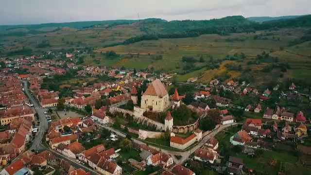 Minunățiile din Colinele Transilvaniei: ”Ai senzația că te-ai întors 1.000 de ani în urmă”. Cât costă un sejur