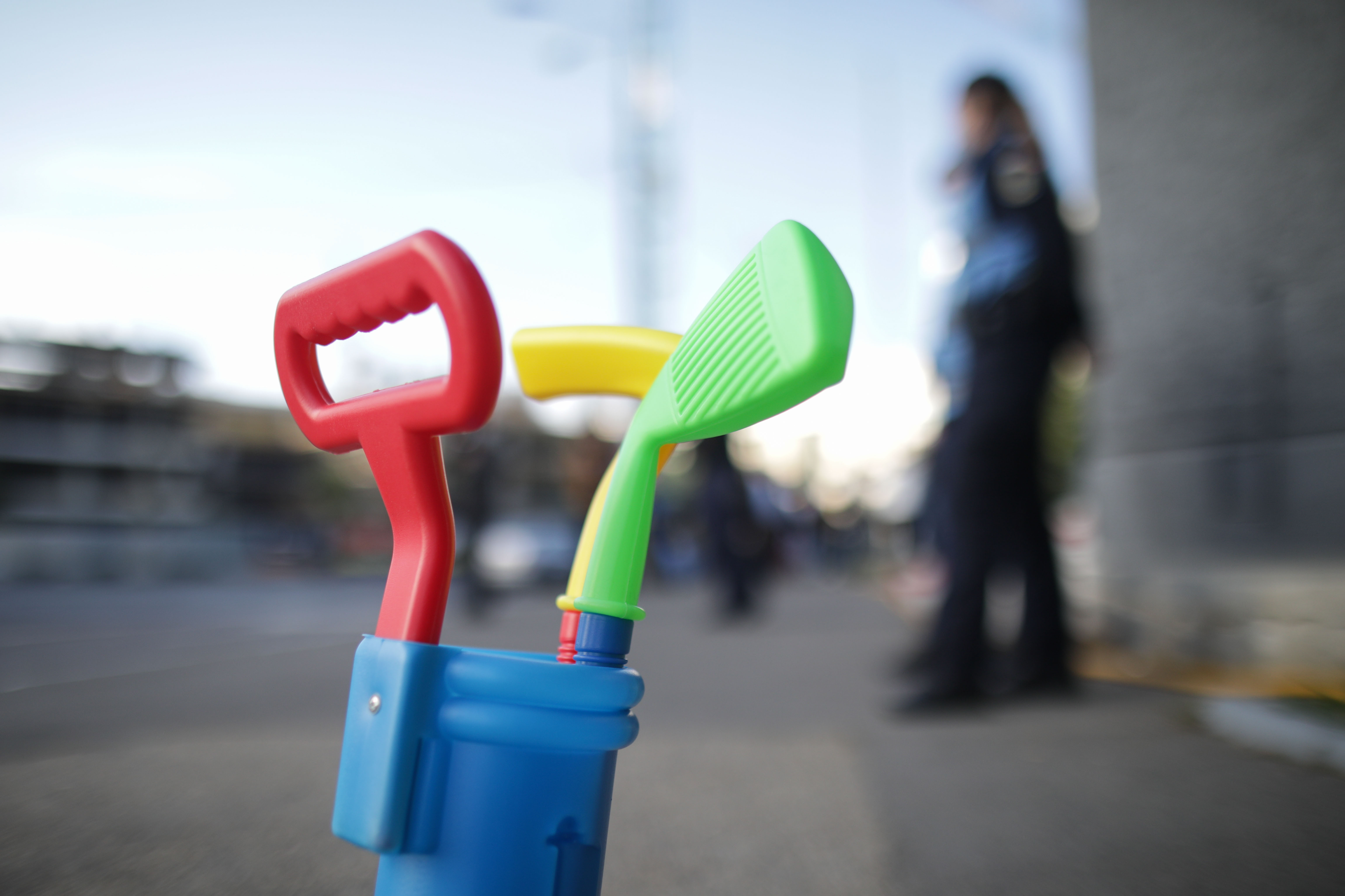 Spectacol marca PSD: ciolan, golf și manele la Congresul PNL