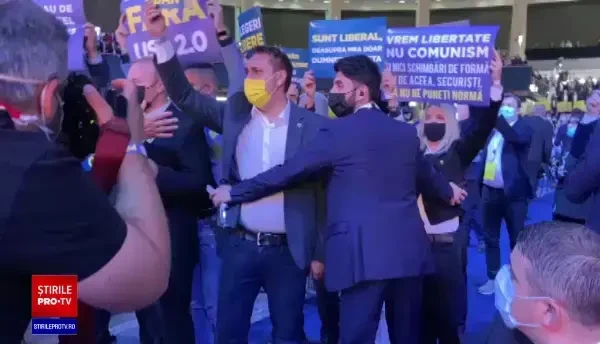 Congresul PNL. Liberalii își aleg astăzi președintele. Cîțu, huiduit de susținătorii lui Orban