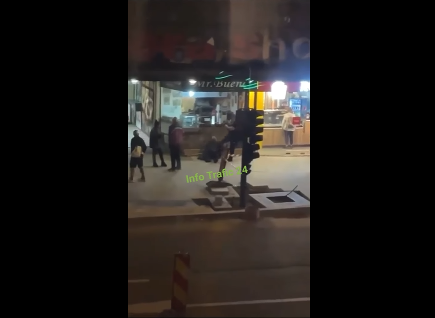 Cerșetor bătut cu picioarele în cap de un bodyguard, în centrul Clujului. Oamenii de pe stradă se uitau nepăsători VIDEO