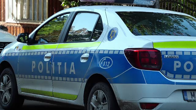 O femeie a murit după ce a fost lovită de o autoutilitară pe bulevardul Camil Ressu din Capitală. Traficul este restricționat
