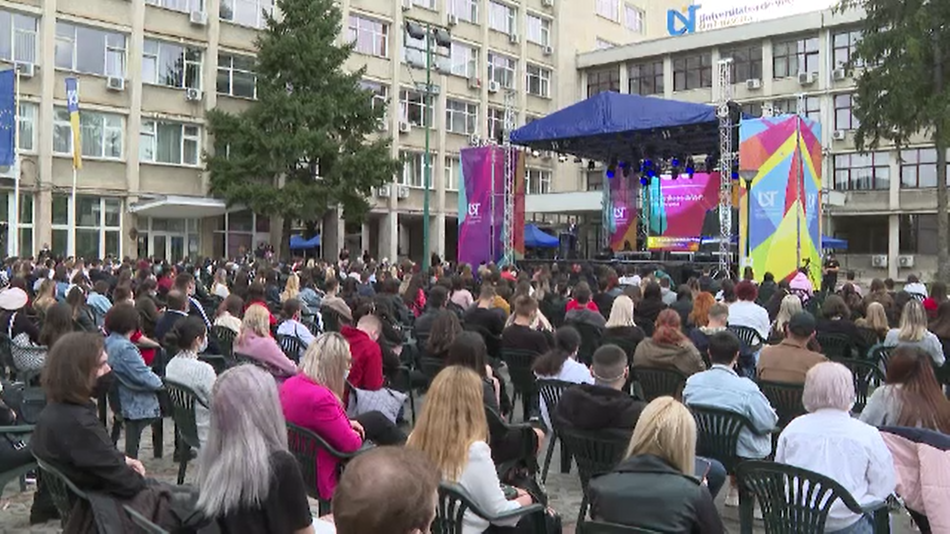 Deschiderea anului universitar a început în ton cu vremurile. Mulți studenți au urmărit festivitățile de acasă