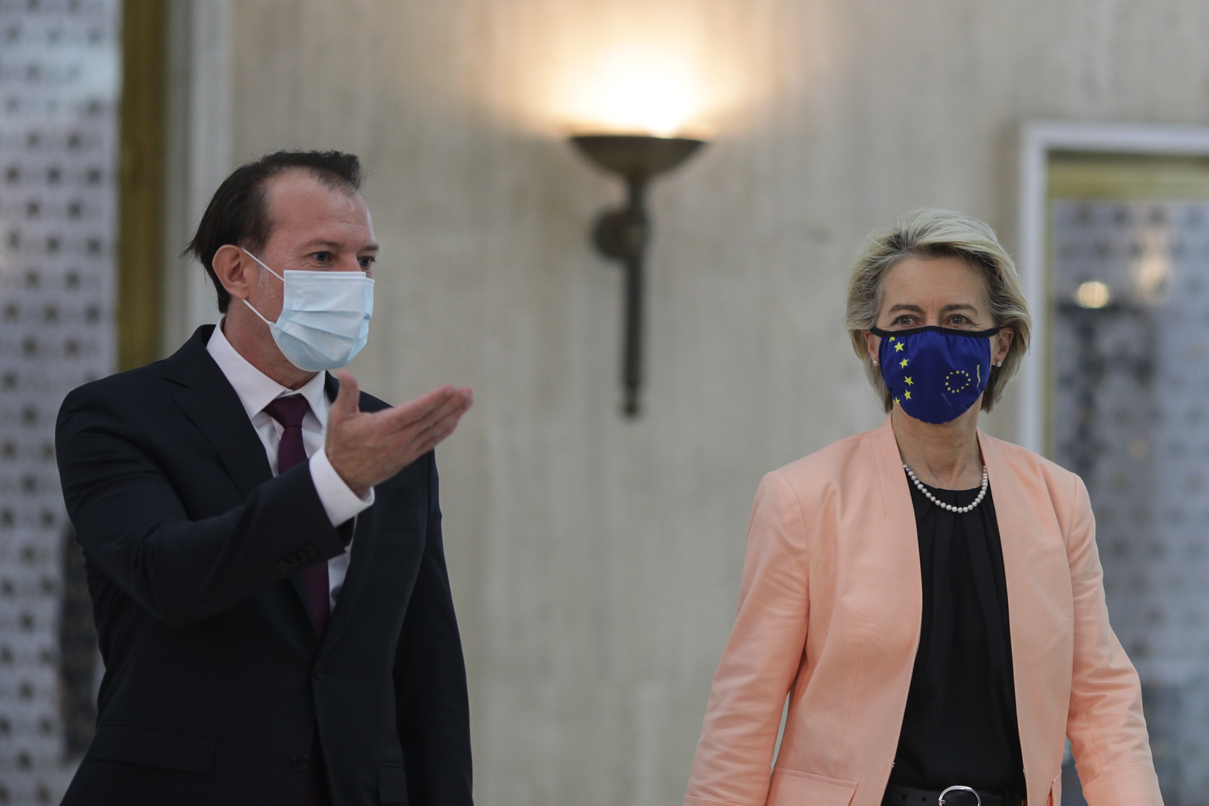 Cîţu, despre acuzaţiile privind achiziţia de vaccinuri Covid: ”Putem să o anchetăm pe Ursula”