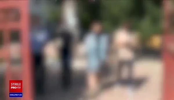 Un elev din Târgoviște a fost tăiat cu un briceag de un coleg. Totul ar fi pornit de la un telefon mobil