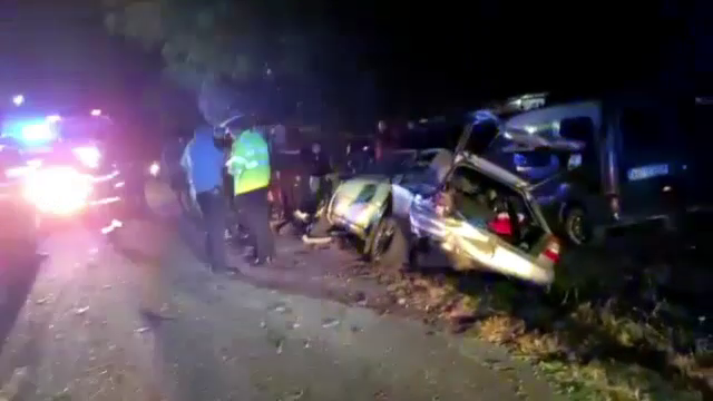 Trei persoane au fost rănite în urma unui accident. Patru autoturisme, avariate