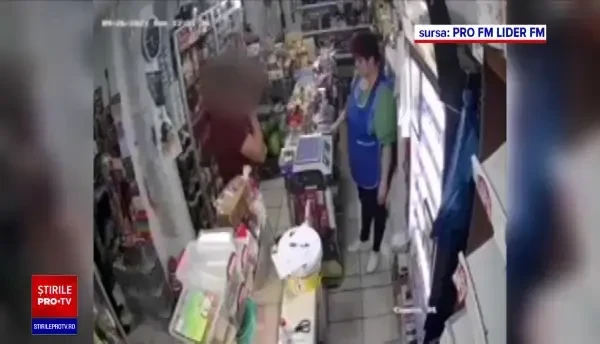 Un individ a vrut să plaseze o bancnotă de 500 de lei falsă și e căutat de polițiști. Vânzătoarea a văzut imediat