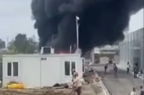 Incendiu în Baia Mare. Două containere în care erau depozitate materiale de construcţii au fost distruse de flăcări