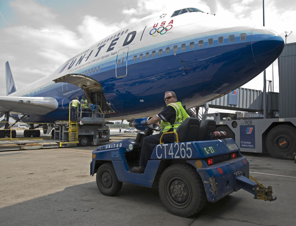 United Airlines va concedia aproape 600 de angajaţi nevaccinaţi