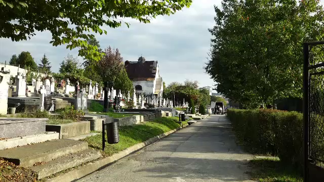 Situație revoltătoare în Bistrița. Oamenii nu au unde să-și îngroape rudele, pentru că cimitirul nou nu are căi de acces