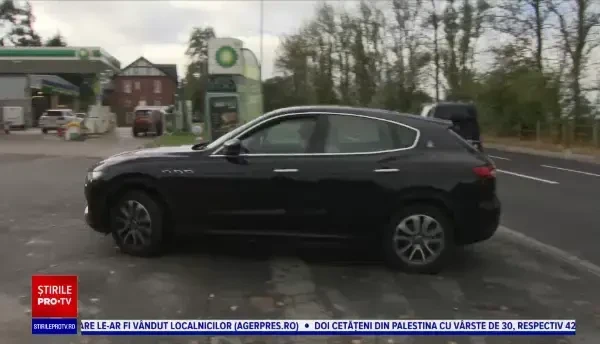 Stocul benzinăriilor din Marea Britanie se epuizează în 24 de ore. Boris Johnson cere oamenilor să cumpere mai puțin