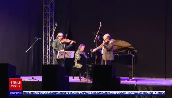 Zeci de drone au creat un spectacol fascinant de lumini la Coloana Infinitului. ”O distribui pe tot globul asta”