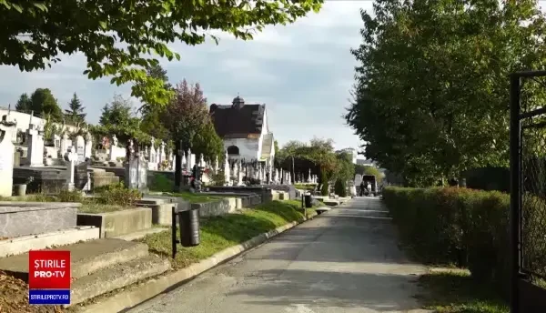 Situație revoltătoare în Bistrița. Oamenii nu au unde să-și îngroape rudele, pentru că cimitirul nou nu are căi de acces