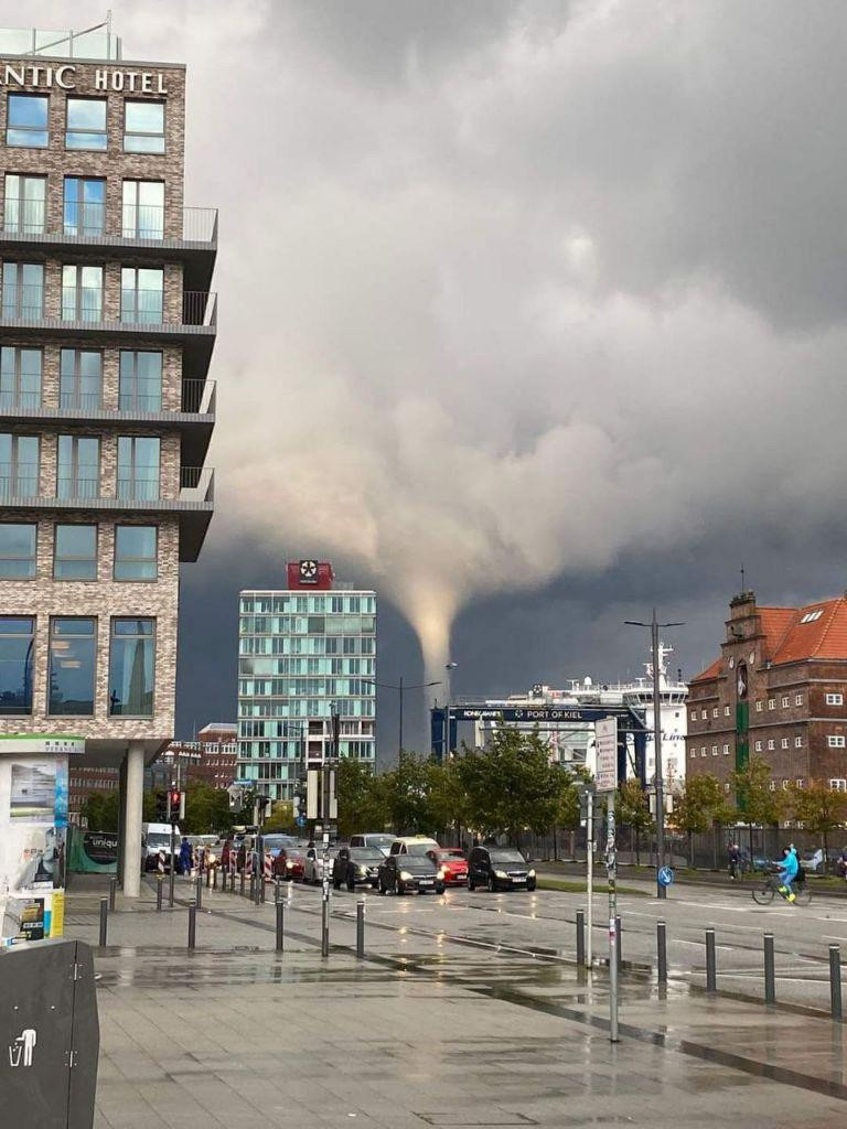 O tornadă a făcut prăpăd în nordul Germaniei. Șapte persoane au fost rănite