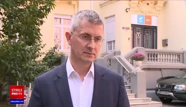 Scor strâns între Cioloș și Barna. USR-PLUS își află vineri noul președinte