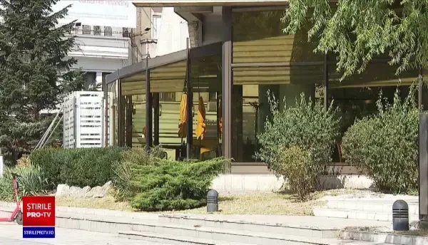 FOTO Alimente expirate și gândaci, în hoteluri de lux din Capitală. Inspectorii de la Protecția Consumatorilor au dat amenzi