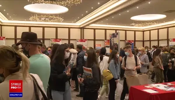 Studenții români vor în continuare în străinătate, dar fug de UK, după Brexit. Ce țări preferă