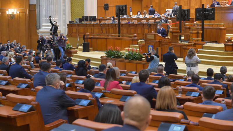 Senatul a adoptat Legea offshore, cu strigăte de protest: ”Rușine Parlamentului!”