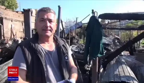 Un bătrân, salvat dintr-un incendiu de un polițist care trecea întâmplător prin fața casei cuprinse de flăcări
