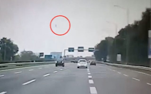 Video. Momentul în care avionul pilotat de Dan Petrescu se prăbușește