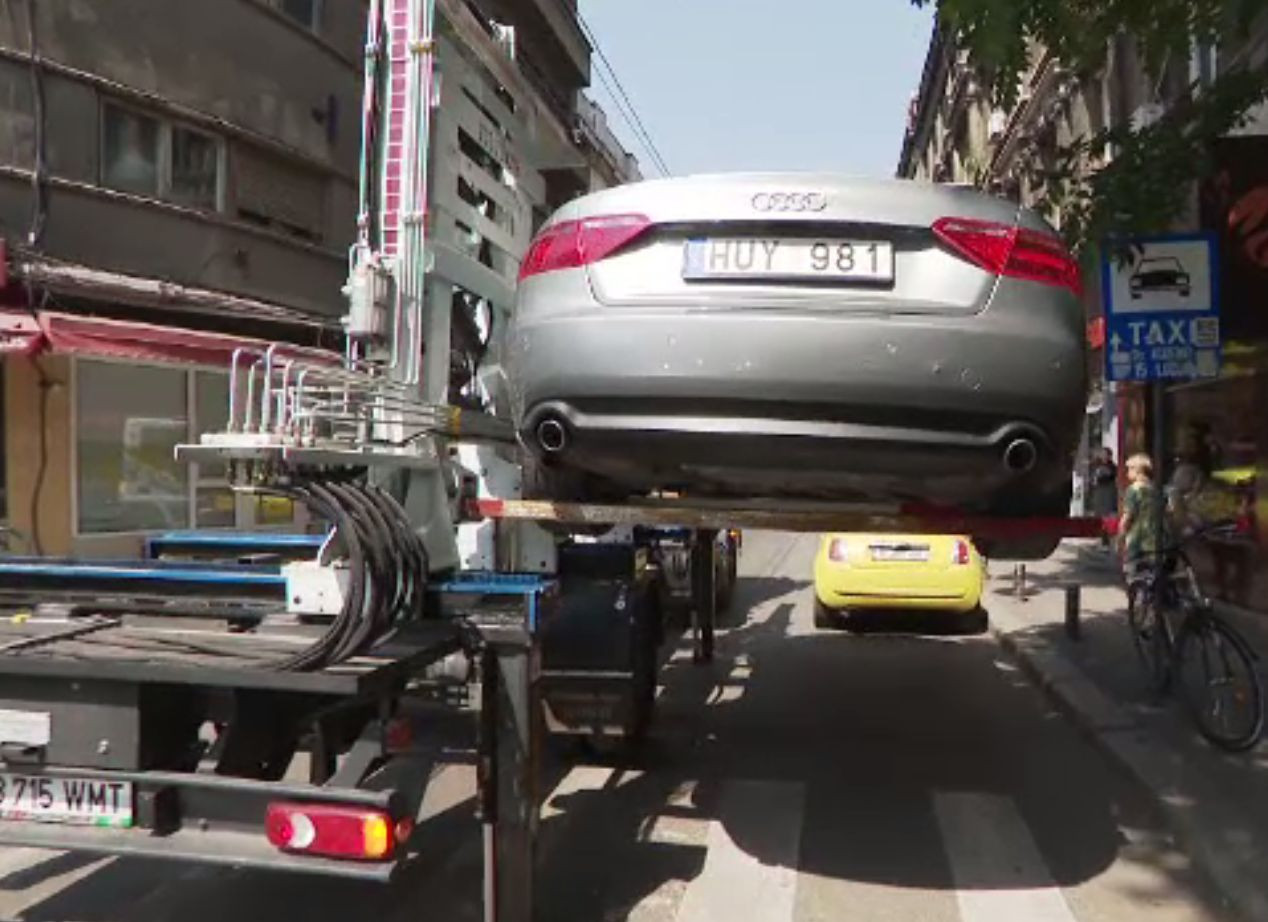 Unde se ridică mașinile parcate neregulamentar în București și cât costă recuperarea acestora