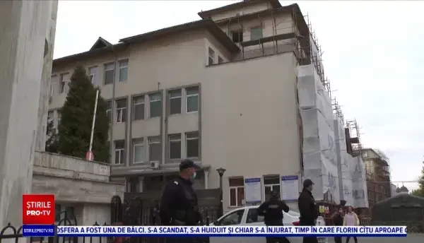 Un bărbat, găsit împușcat în mașina sa, în fața Spitalului din Târgu Jiu. Ce a scris în mesajul de adio