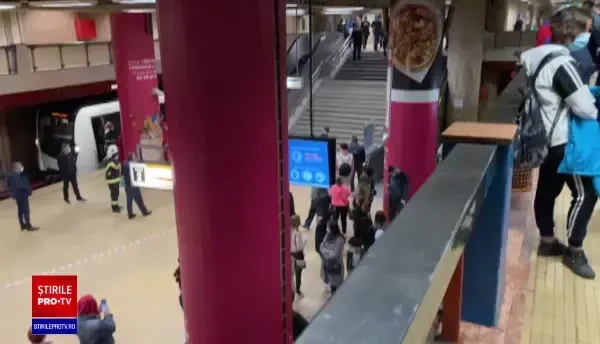 O adolescentă s-a aruncat în fața metroului la stația Piața Unirii 1. Metrorex: Posibilă tentativă de suicid
