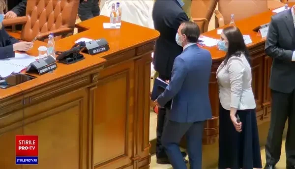 Politicienii nu au o soluție pentru ieșirea din criza politică. Liberalii așteaptă un semn de la Palatul Cotroceni