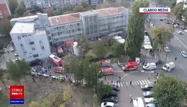 La Timișoara, Spitalul de Boli Infecțioase este plin cu pacienți. Un echipaj de pompieri stă în permanență în curte