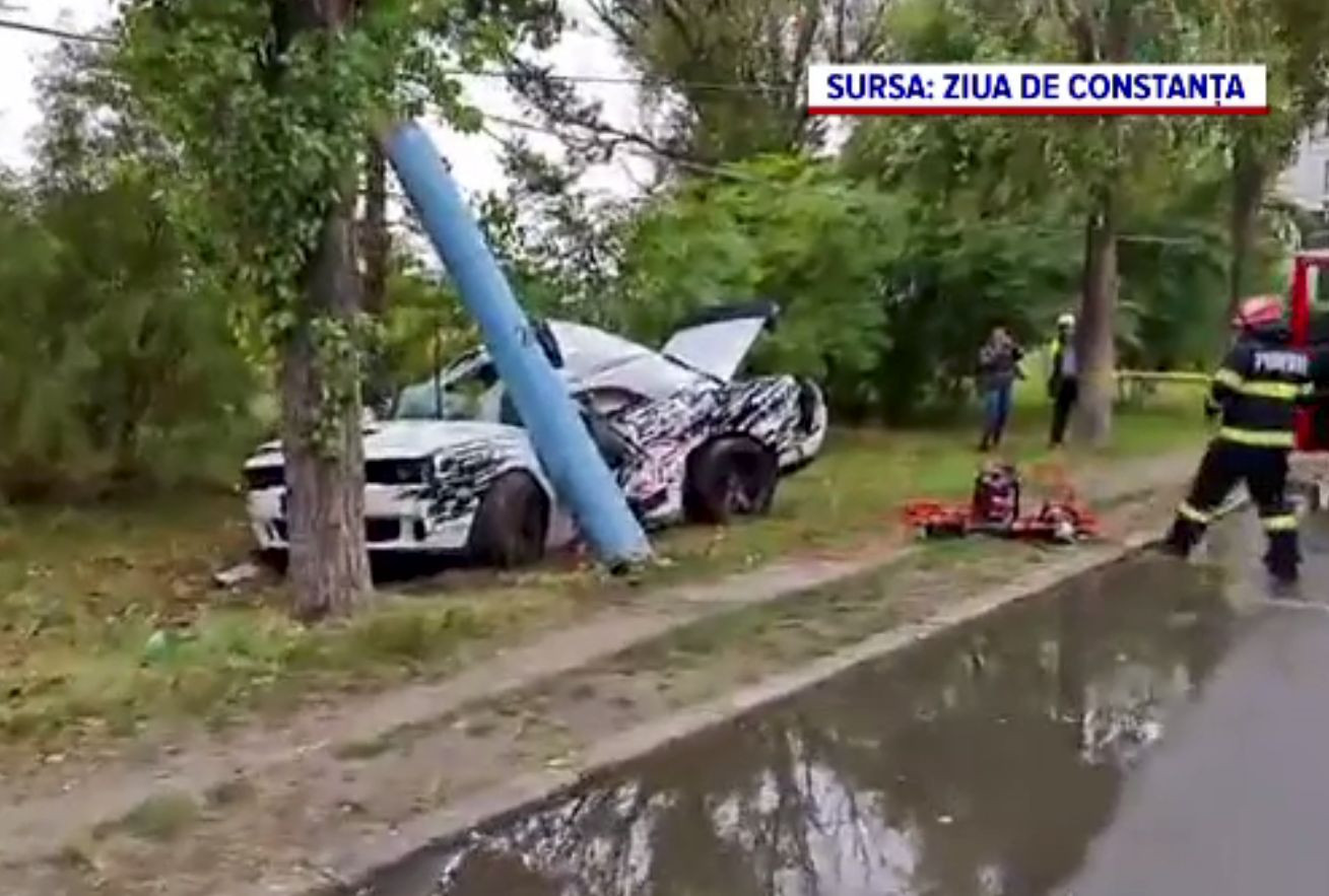 Un șofer teribilist și-a găsit sfârșitul într-un stâlp, la Mamaia. Șicanase alți participanți la trafic
