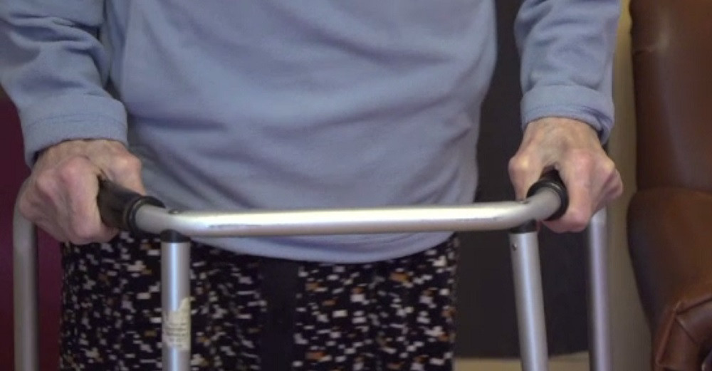 O bătrână de 94 de ani, răpusă de Covid-19, nu poate fi înmormântată. Motivul este incredibil