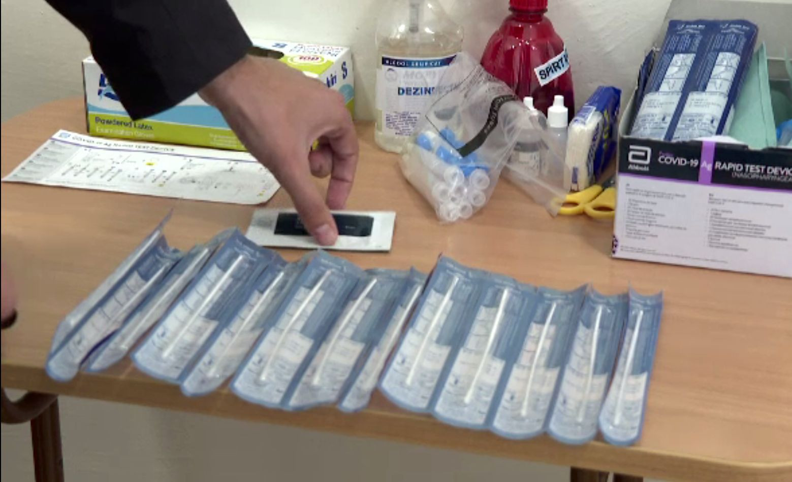 Sute de mii de elevi s-au întors la învățarea online sau în sistem hibrid