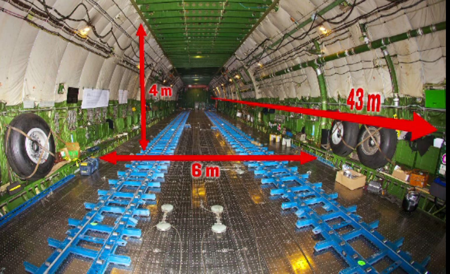 Cel mai mare avion din lume, Antonov 225, a aterizat pe Otopeni. Înălțimea e de șase etaje și e mare cât un stadion