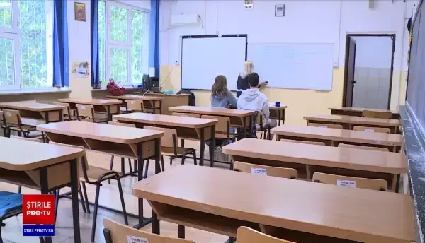 Sute de mii de elevi s-au întors la învățarea online sau în sistem hibrid