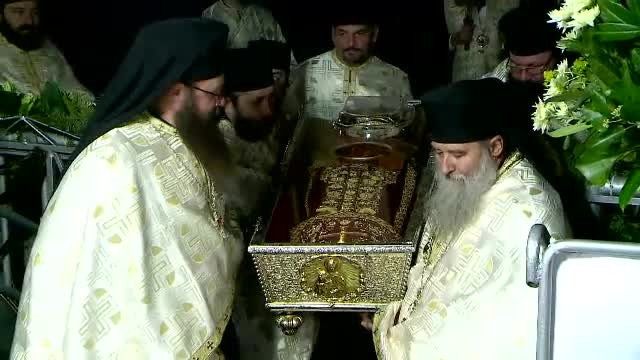 Racla cu moaştele Sfintei Cuvioasei Parascheva