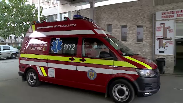 Tânărul din Dolj care a fost înjunghiat de fostul iubit al partenerei sale, operat. Avea o rană în zona pieptului