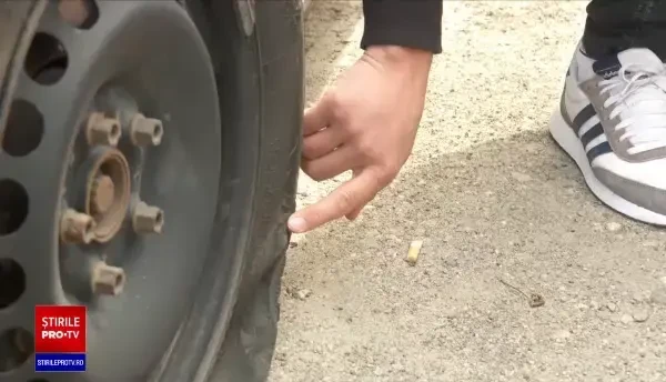 Anvelopele a zeci de mașini au fost distruse peste noapte într-o parcare din Cluj-Napoca
