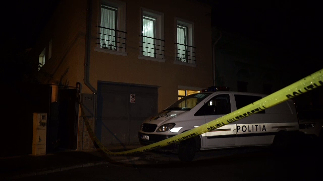 Un bărbat, căutat de polițiști, fiind suspectat că şi-ar fi ucis mama. A fost externat dintr-un spital de Psihiatrie