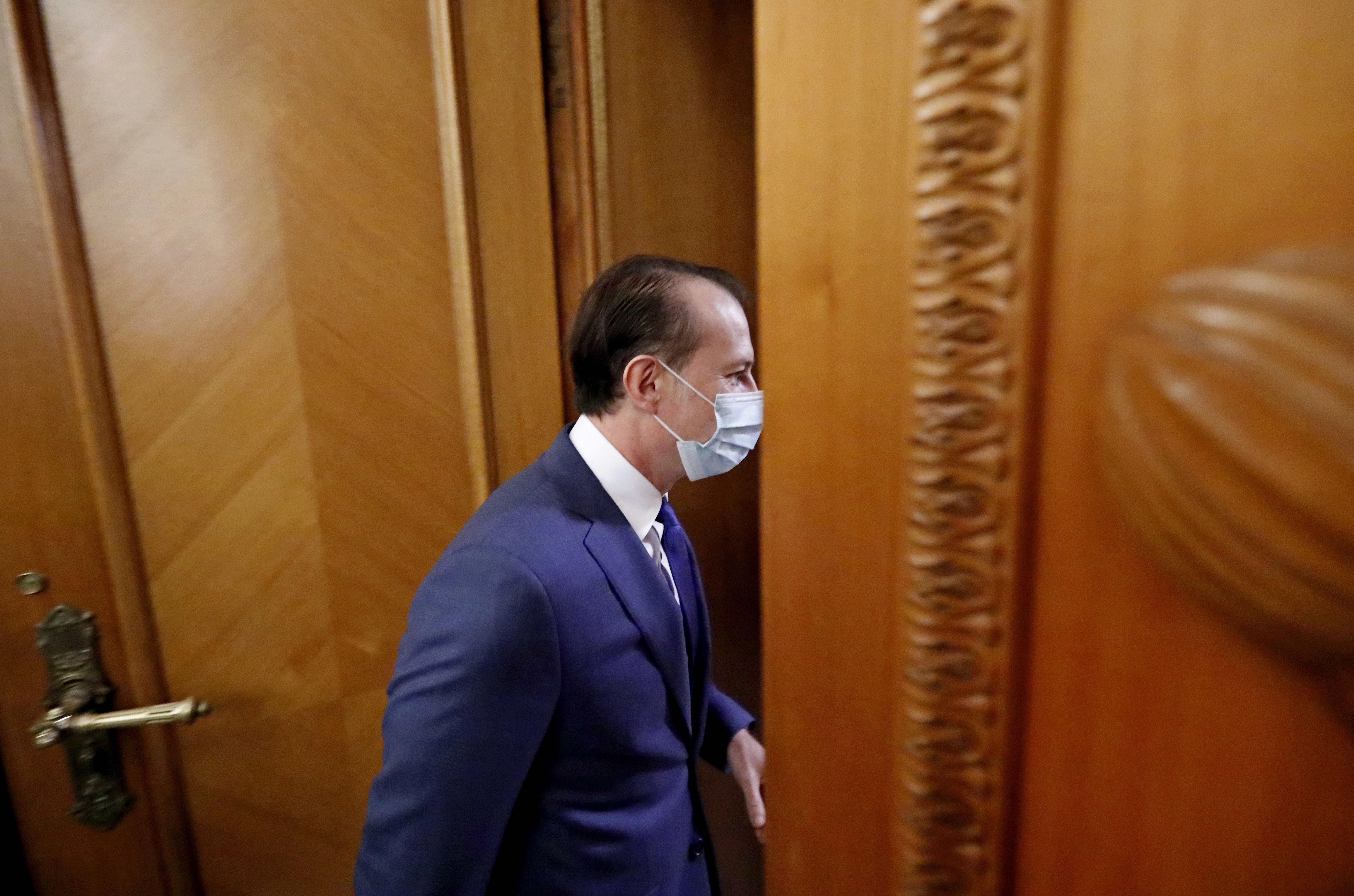 Florin Cîțu se declară „dezamăgit” de procentul mare de medici nevaccinați. „De aici puterea exemplului”