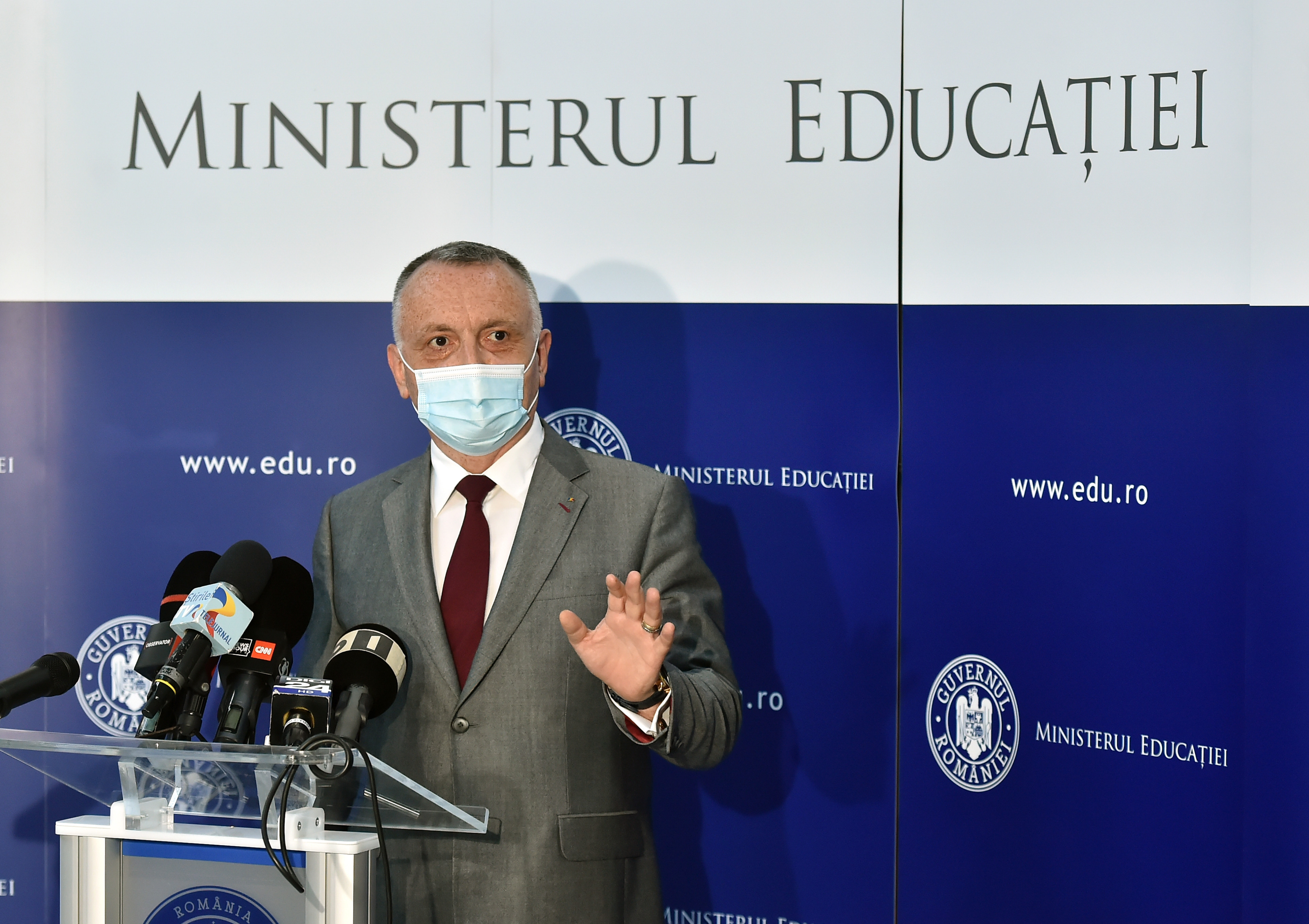 Ministrul Educației a anunțat că examenele naţionale din acest an vor fi diferite în două judeţe