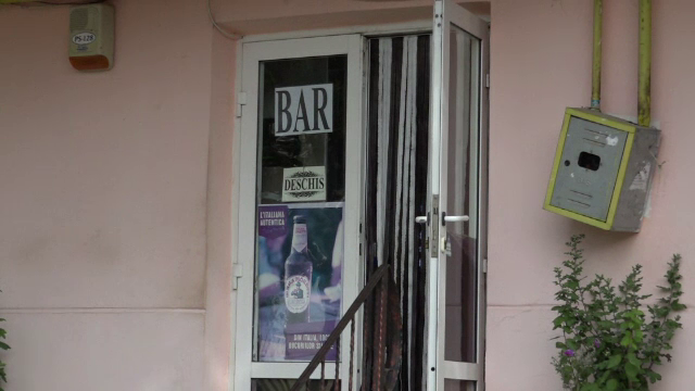 Atac sângeros în apropierea unui bar din Huși. Un bărbat a fost înjunghiat cu o foarfecă de grădină de către un necunoscut