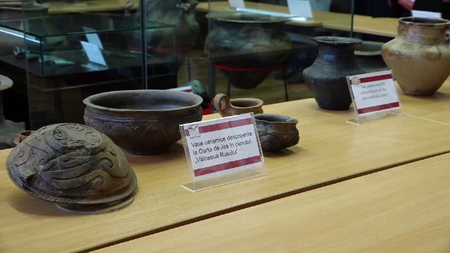 Vase și arme de mii de ani, prezentate într-o expoziție din Maramureș. ”Ne provoacă să ne gândim”