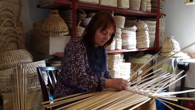 Cum i-a lovit pandemia pe împletitorii români de papură. ”Muncă de ocnaș. Nici pușcăriașii nu ar intra în așa ceva”