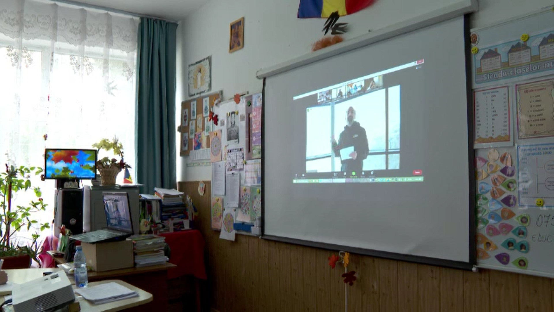 ”Educație la înălțime”. Asociația care transmite online lecții filmate cu drona din diferite colțuri ale țării