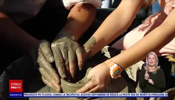 Vase și arme de mii de ani, prezentate într-o expoziție din Maramureș. ”Ne provoacă să ne gândim”