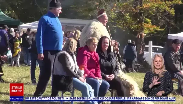 Mii de turiști au participat la Festivalul ”Răvășitul Oilor” din Slănic Moldova. De ce surprize au avut parte